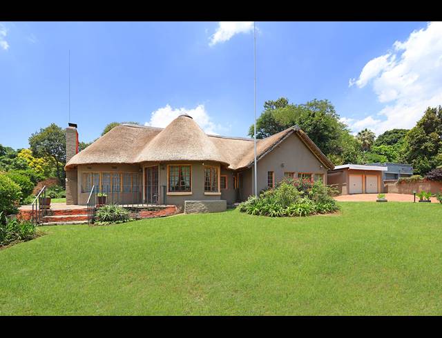 4 BEDROOM FREEHOLD FOR SALE IN GLENHAZEL